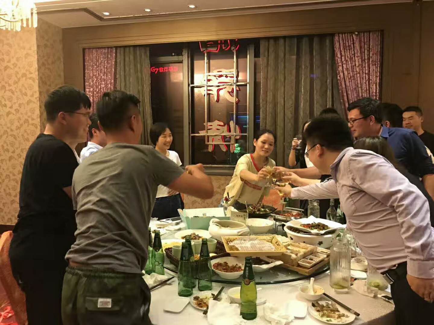 美金 女神過(guò)生日啦，聚餐?。?！