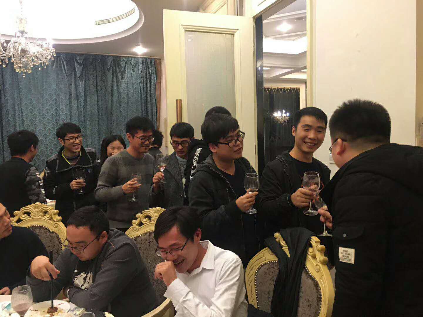 工作和玩耍我們都是激情四射